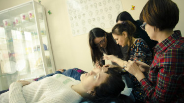 Індивідуальні курси нарощування вій та моделювання брів